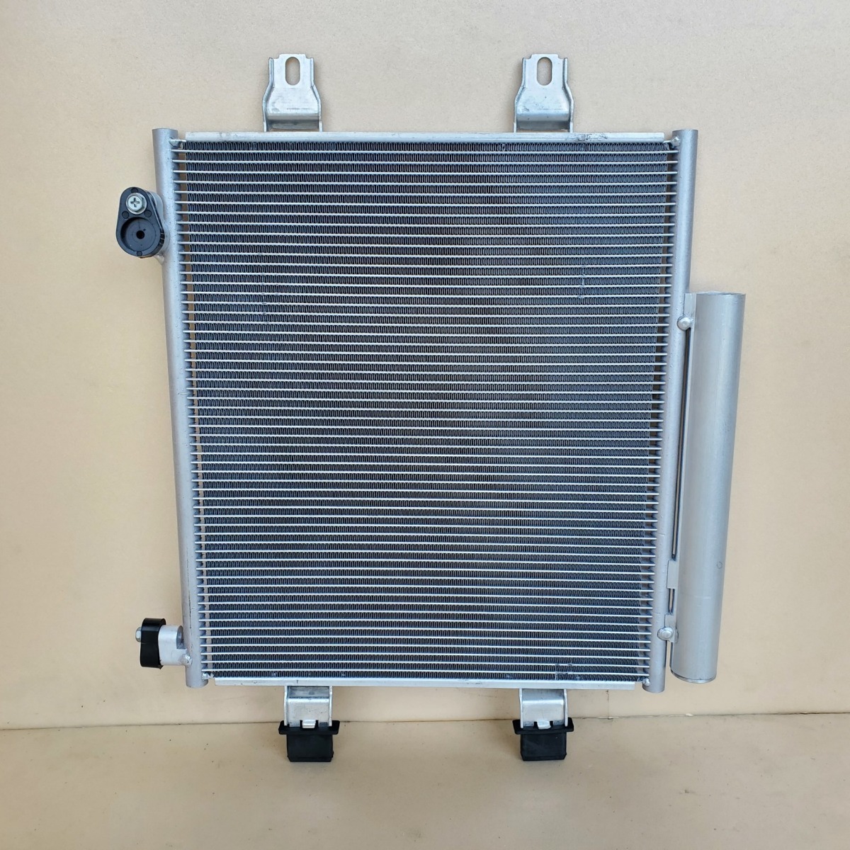 コンデンサー 新品未使用 タフト LA900S LA910S 即納 88460-B2070拍卖