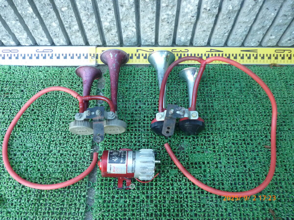 ミツバ MITSUBA エアホーン エアーホーン コンプレッサー HM-4 DC12V FIAMM 2000 フィアム2000 ラッパ 2連ラッパ 旧車 当時物拍卖