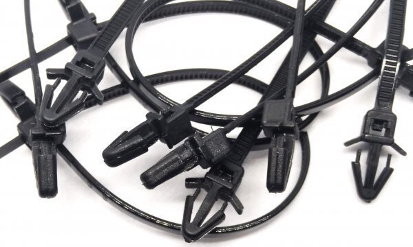 汎用 クリップハーネスバンド ケーブルクランプ クリップ付き配線バンド タイラップ 3~4mm穴対応 10個組1セット拍卖