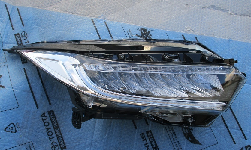 即決可!ヴェゼルRU1右ヘッドライトRU2ヘッドランプKOITO 100-62292ベゼルLED美品ホンダ純正ライト運転席 側フロント ライト右33150-T7A-J51拍卖