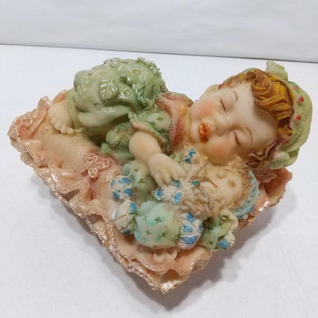 赤ちゃんがベットで寝ている オルゴール イッツスモールワールド拍卖