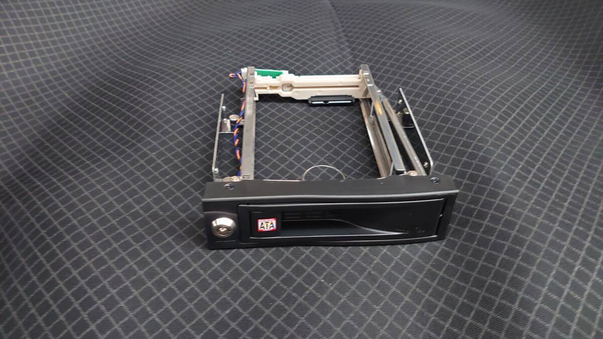 5.25インチベイ 用 SATA リムーバブルケース拍卖