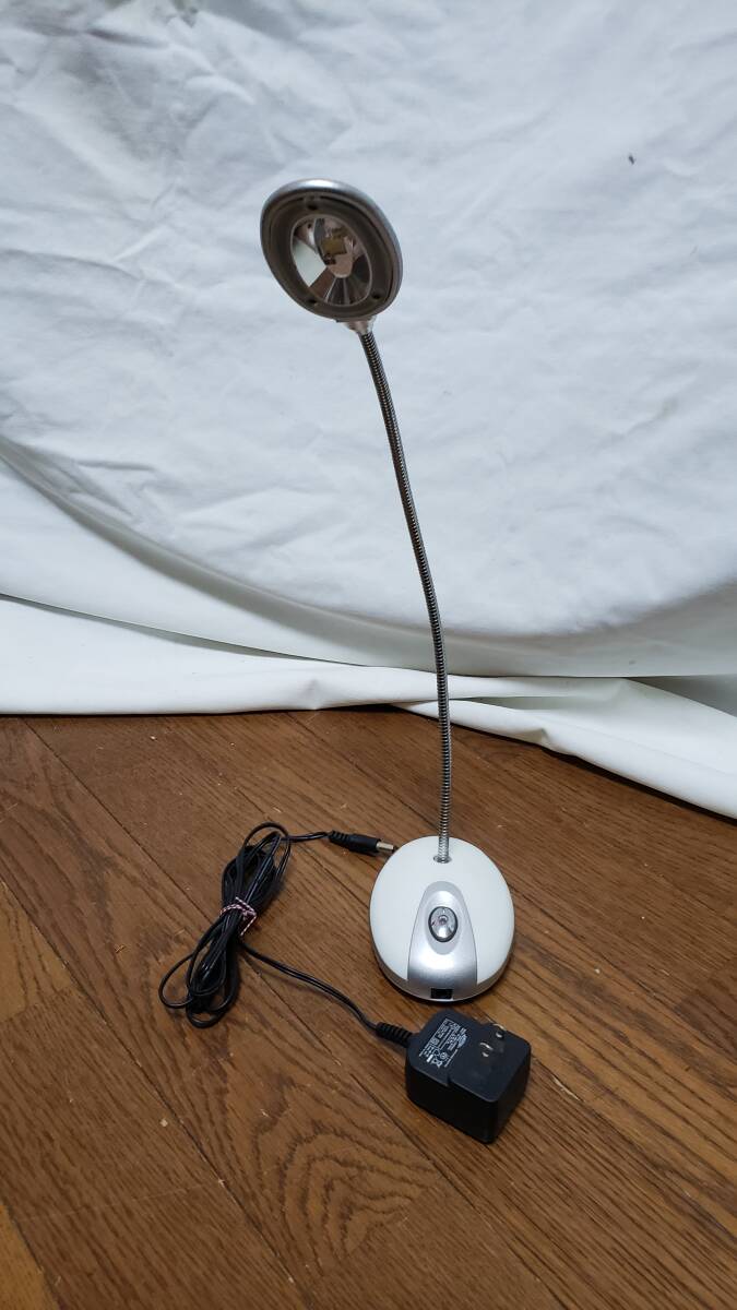 【雑貨】 GENTOS ジェントス LEDデスクライト DK-F1CW1 読書灯 白 タッチセンサー 動作確認済み拍卖