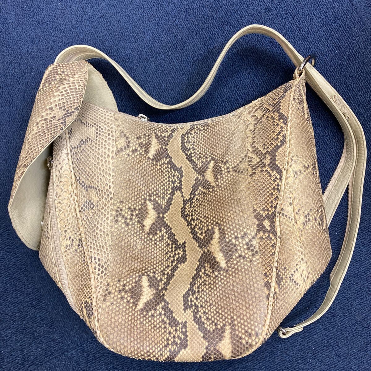 38837 0917Y パイソン バッグ 拍卖