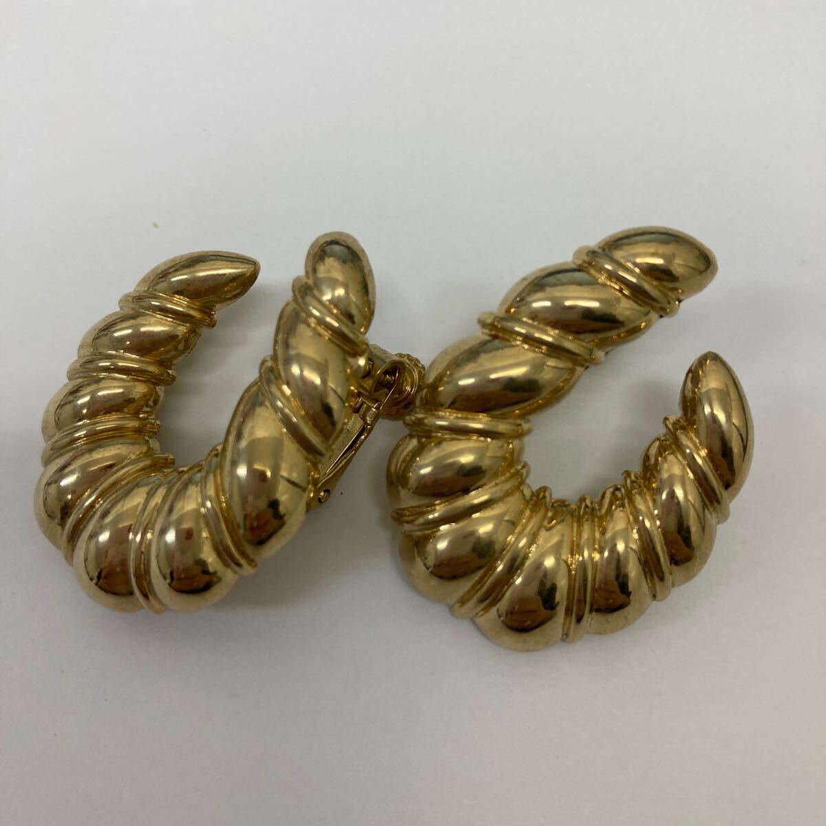 38883 0926Y プッチーニ PUCCINI ヴィンテージ  イヤリング  ゴールドカラー拍卖