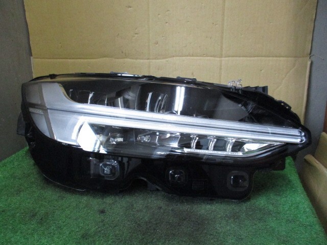 ボルボ V90 PB420 ヘッドランプ ヘッドライト 右側 31655791 32228313拍卖