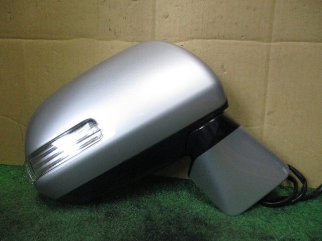 ノア ZRR70W サイドミラー ドアミラー 右側 (カラーNo:1F7) 87910-28B10拍卖