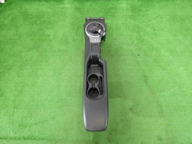 BRZ DBA-ZC6 コンソールボックス FA20DHWU9A 02C 92113CA000 92113CA100 251239拍卖