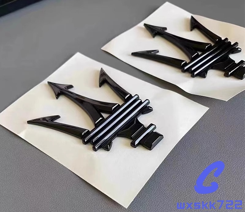 新品未使用 マセラティ エンブレム 2枚セット 4色// トライデント ギブリ レヴァンテ 両面テープ付グラントゥーリズモ クアトロポルテ拍卖