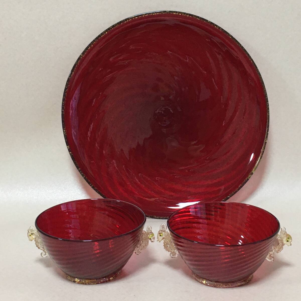 E651 ガラス工芸 赤 金彩 螺旋 タツノオトシゴ/ボウル/小鉢 盛皿/大皿/プレート/28.5㎝ サラダ ヨーグルト 検:イタリア ムラーノ 拍卖