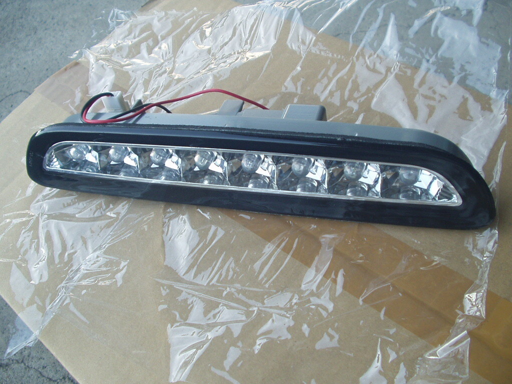 200系ハイエース LEDハイマウントライト ブラックリム 定形外¥450発送します。拍卖