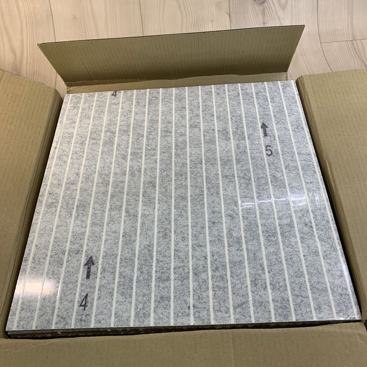 G105 FN-250926-1529 【未使用】TOLI 東リ カーペット 内装 床材 張替え マット DIY ラグマット インテリア クリーム色 5枚 40cm×40cm拍卖