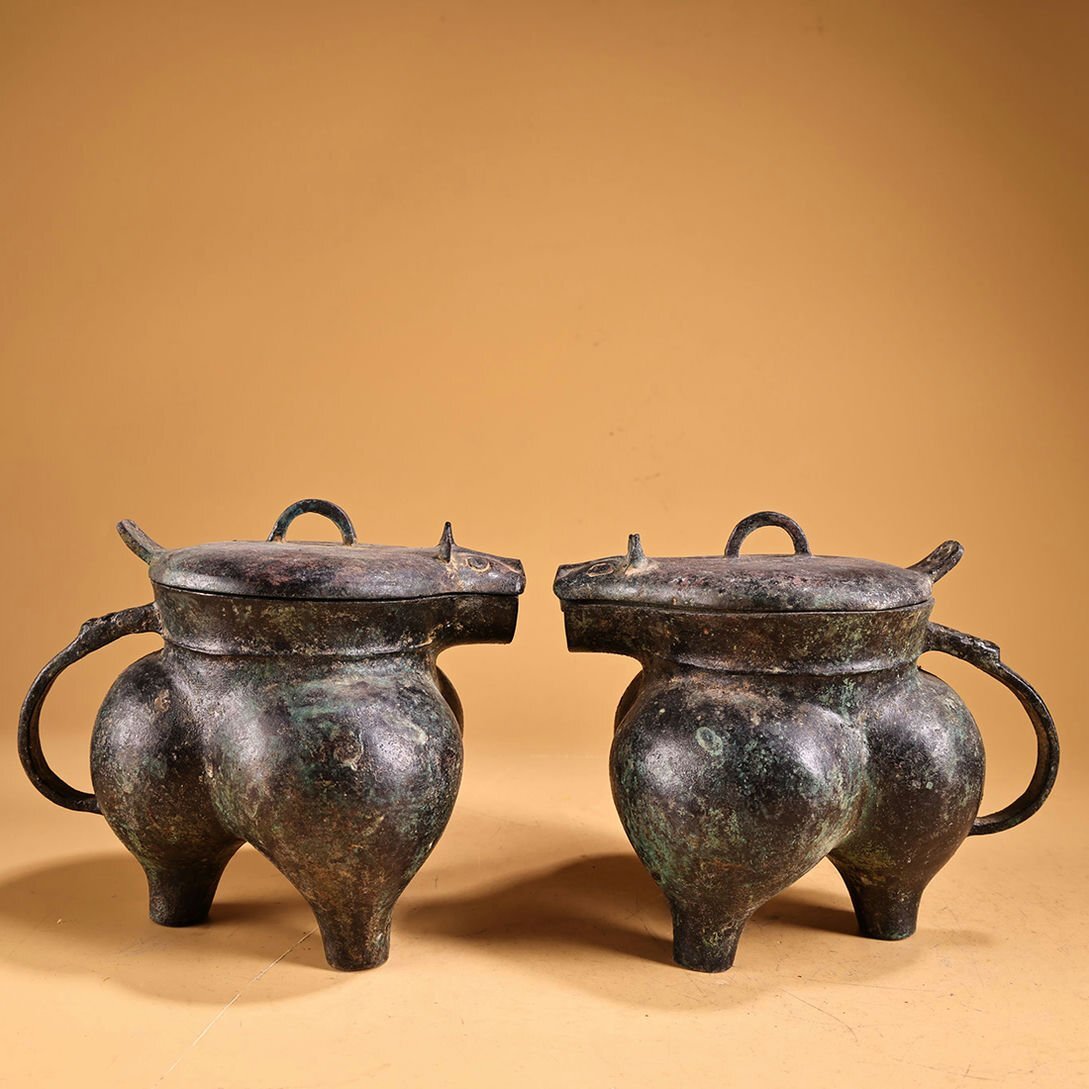 ◆羽彰・古美術◆Y465西周時代 青銅器 青銅三足酒杯 分酒器一対 細密細工★古置物★古賞物★古擺件★蒐集家放出★唐物拍卖