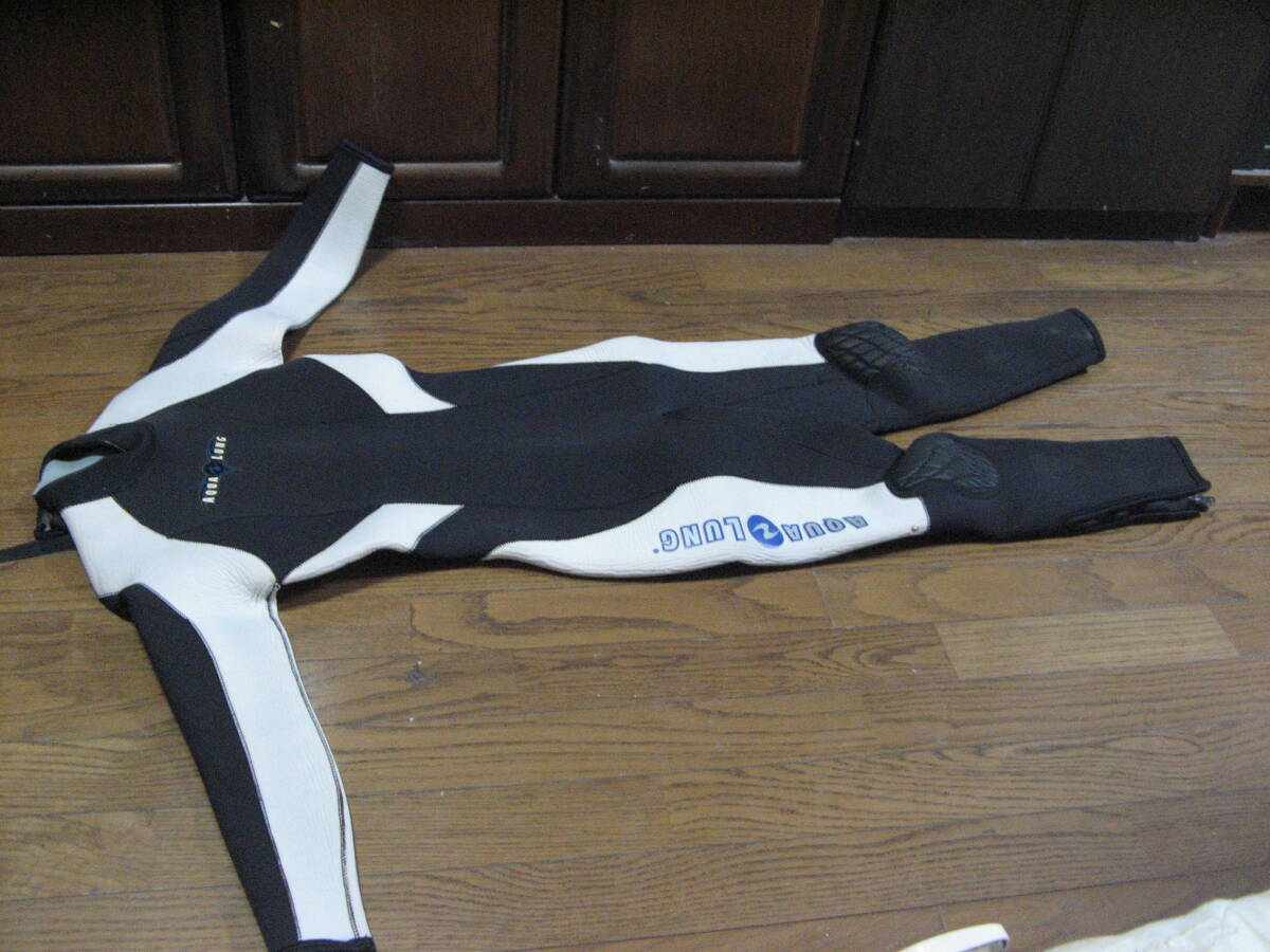 AQUALUNG レディースウエットスーツ 158cm50kg 5mm ウェットスーツ 平置きサイズ:胸囲39cm腹囲31cm尻囲41cm 拍卖