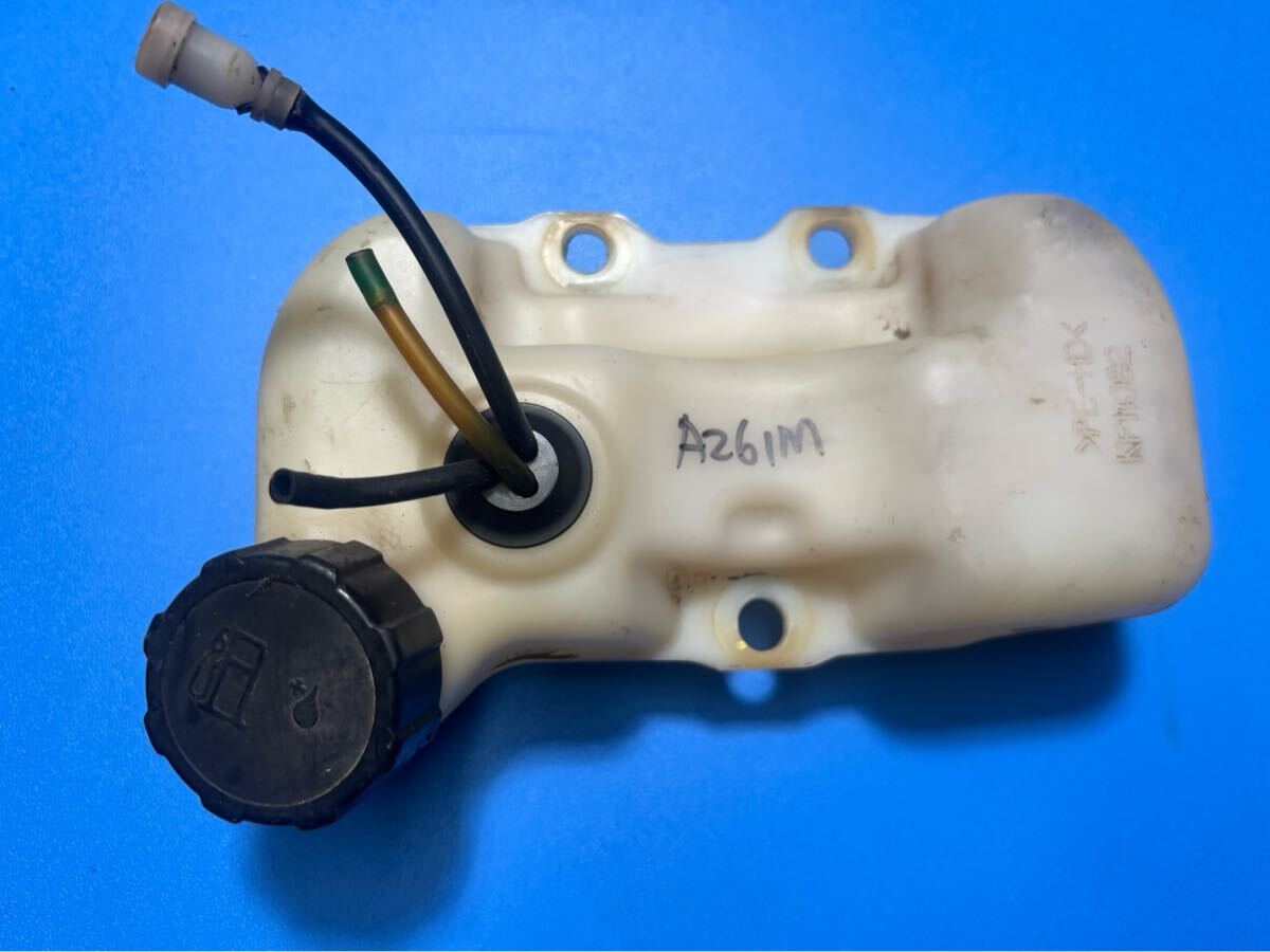 草刈機刈払機部品パーツ 燃料タンク タンク本体にひび割れなし タンクのホース、パッキン等保証なし A261M/A270M/三菱TBE27 拍卖