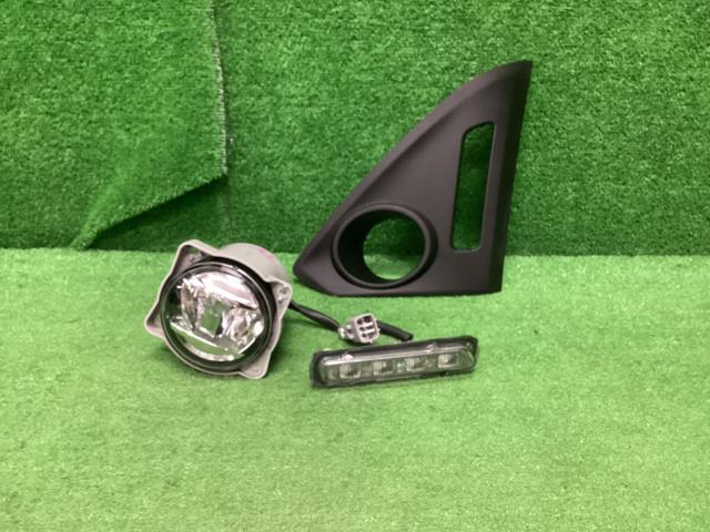 ルーミー DBA-M900A 左フォグランプ カスタムG-T T33 81220-B1090拍卖