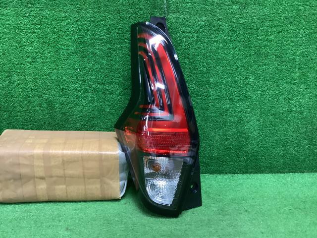 eKクロス 5AA-B34W 左テールランプ G U17 MQ714741拍卖