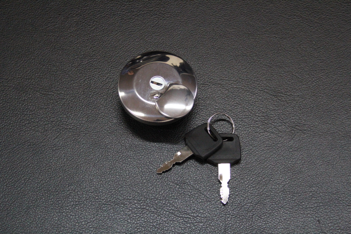 ★☆ジムニー JA11 JA12 JA22 JA71 SJ30 JB31 JB32 ガソリンキャップ フューエルキャップ 燃料キャップ 鍵付 タンクキャップ カギ 新拍卖