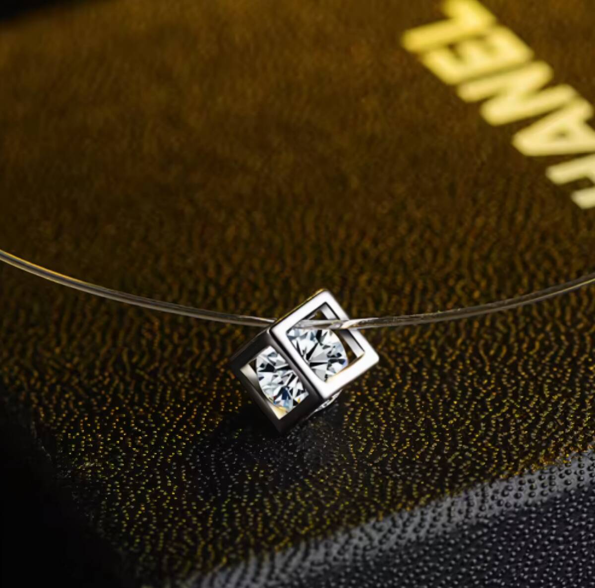 新品1円~★送料無料★万華鏡の輝き 七色ダイヤ キューブ プラチナ仕上925シルバーネックレス誕生日プレゼント旅行連休秋祭ギフト国内発送拍卖