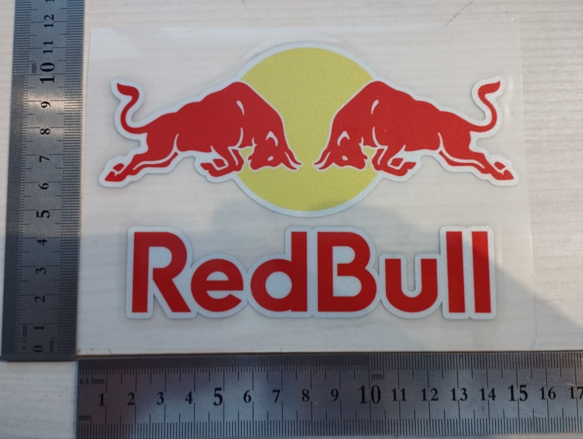 REDBULLステッカー 中サイズ  防水  カーステッカー  バイクステッカー  レッドブルステッカー  スノボ  レーシングステッカー 拍卖