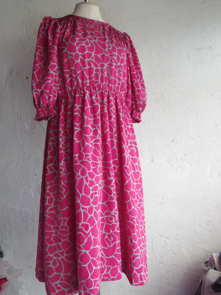 古着♪レトロVintage光沢ピンク柄派手モダンワンピ♪昭和レトロワンピース70s60s70年代60年代昭和レトロビンテージクラシカルワンピ拍卖