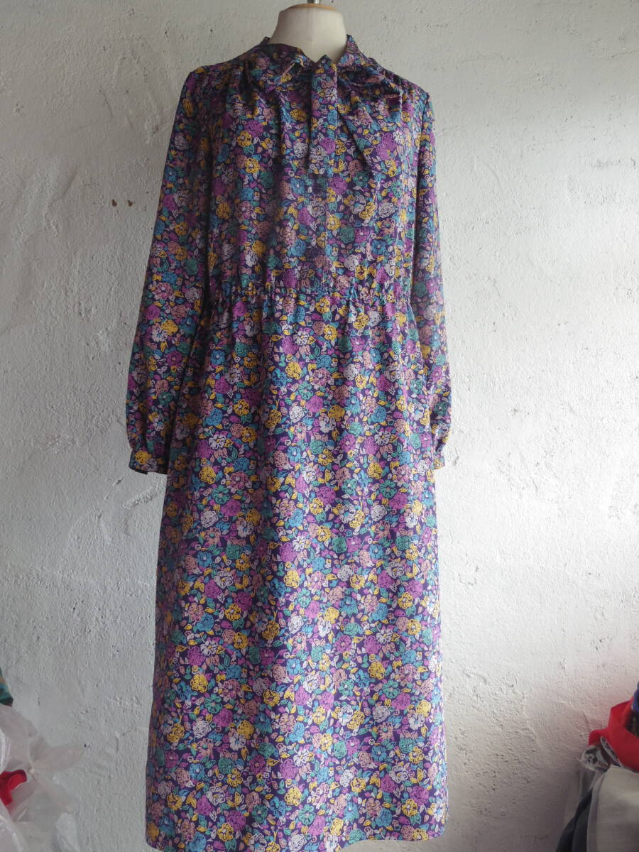 古着♪レトロVintage紫色花柄リボンタイモダン長袖ワンピ♪昭和レトロワンピース70s60s70年代60年代昭和レトロビンテージクラシカルワンピ拍卖