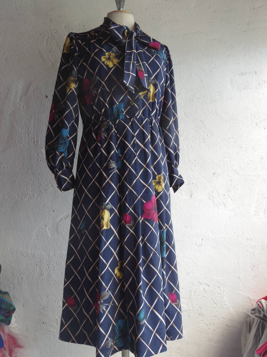 古着♪レトロVintage青紺花柄リボンタイモダン長袖ワンピ♪昭和レトロワンピース70s60s70年代60年代昭和レトロビンテージクラシカルワンピ拍卖