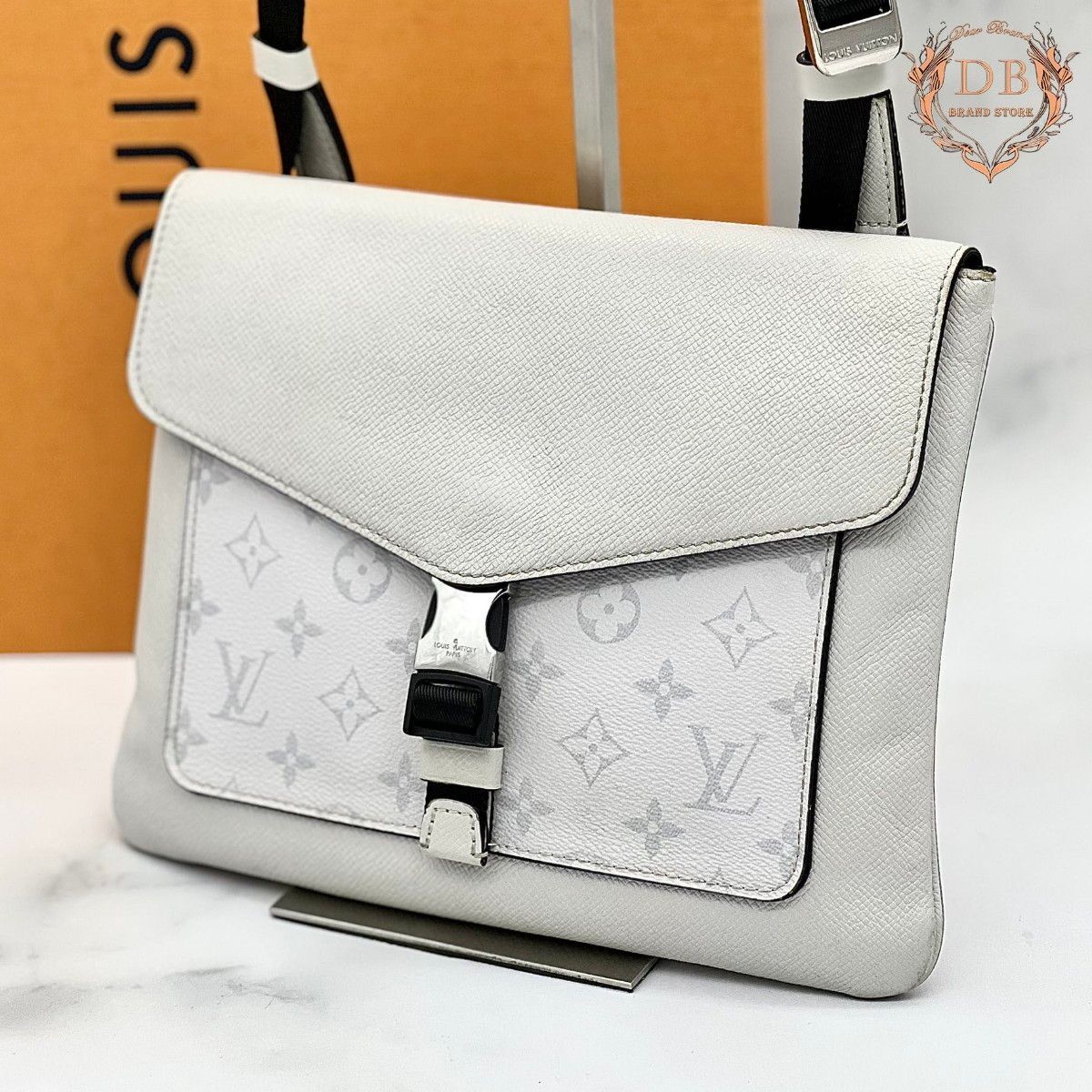 ルイヴィトン タイガラマ フラップ メッセンジャー ショルダー ホワイト 斜め掛 Louis Vuitton メンズ バッグ 白 モノグラム 鑑定済み拍卖
