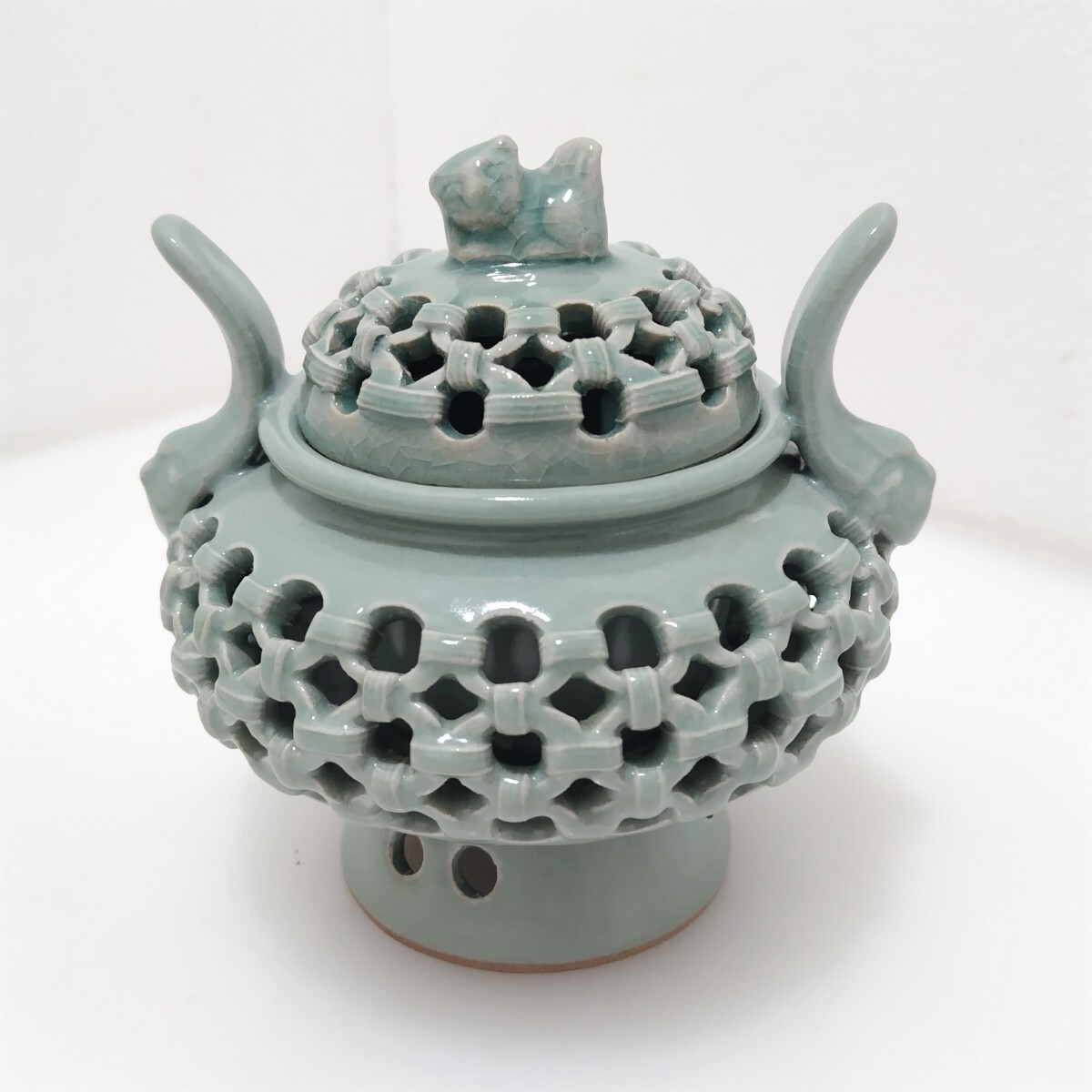 D(0902i5) 香炉 兼松 青磁 透かし彫り 獅子 茶道具 香道具 骨董 木箱拍卖