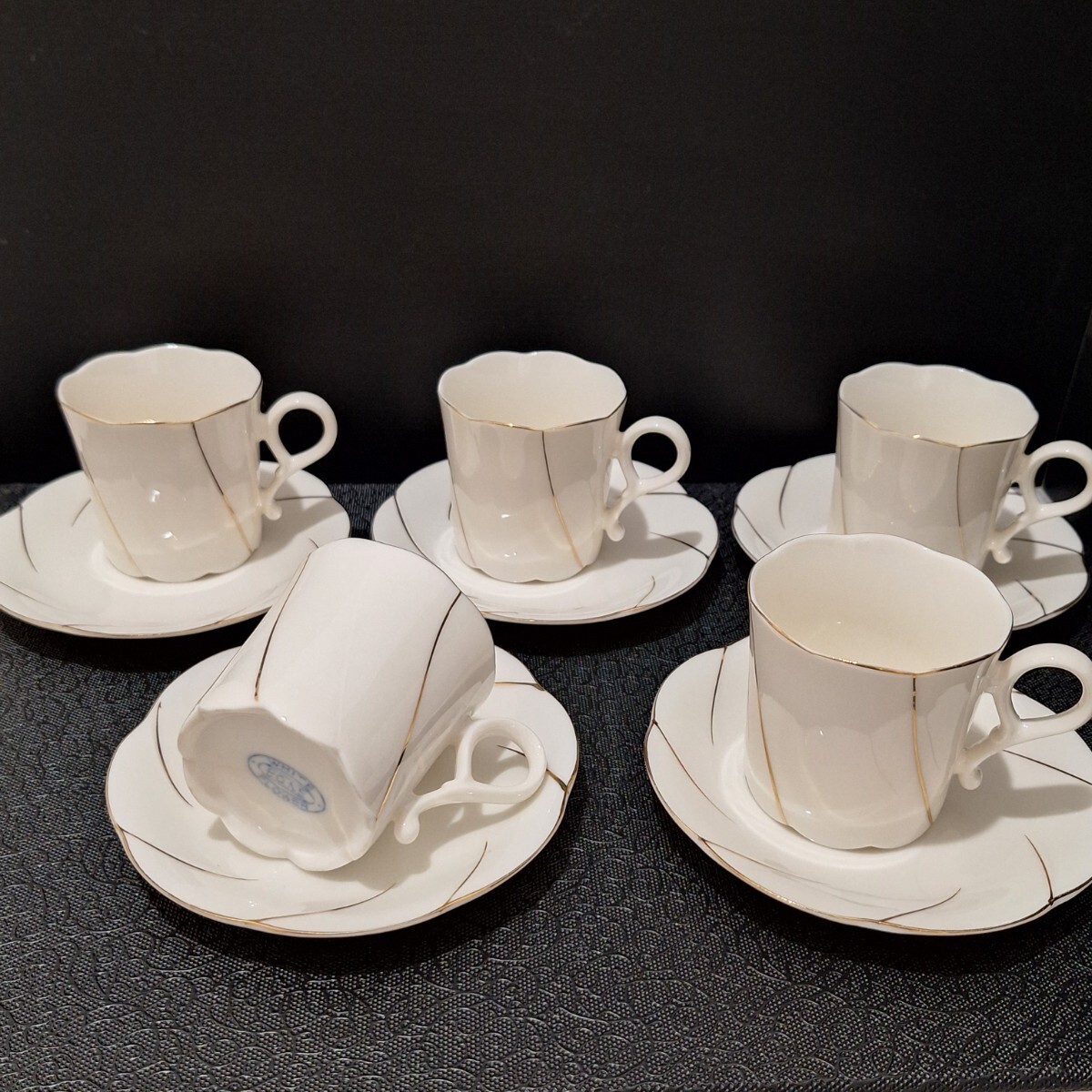 D(0926c6) WHITE BONE FLOWER ホワイト ボーン フラワー カップ&ソーサー 5客 セット まとめ ホワイト系 金彩 食器 洋食器 拍卖