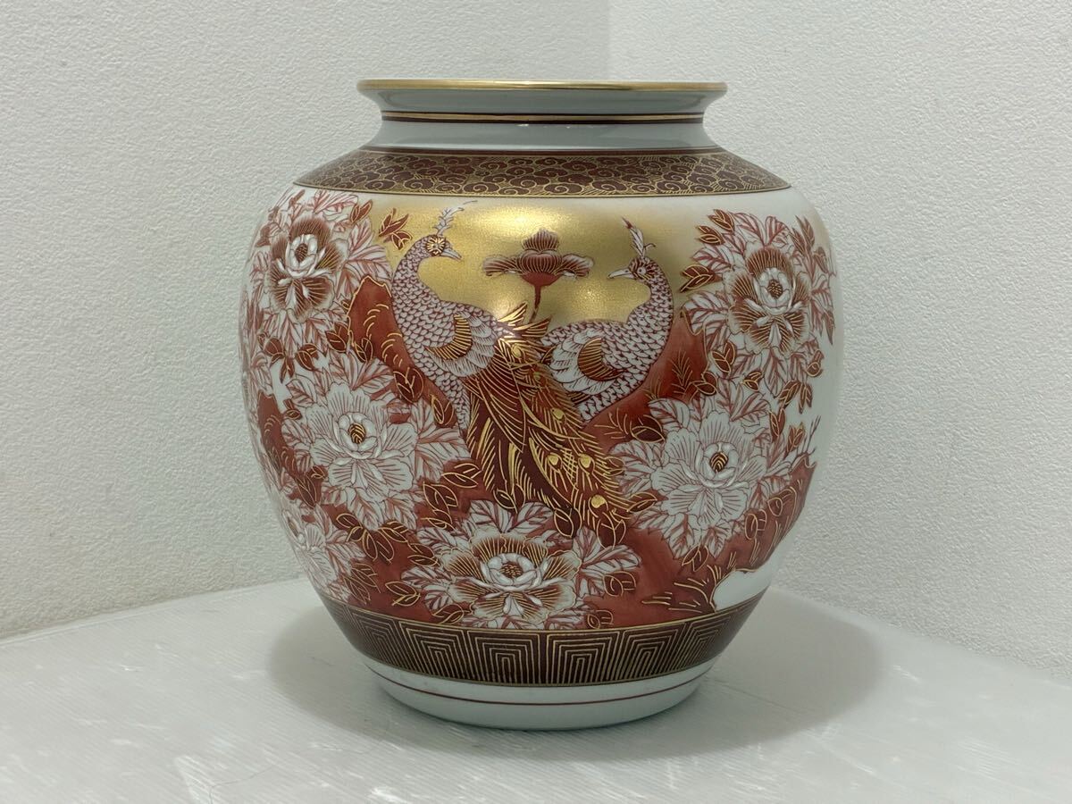 D(0901s4) 九谷焼 九谷秀山 牡丹孔雀図 花瓶 花器 飾 壺 赤絵金彩 高さ約25cm 拍卖