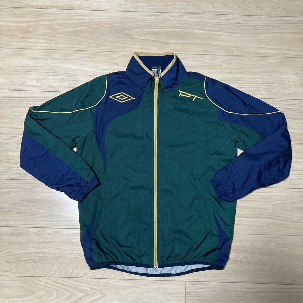 umbro アンブロ PT ピステ ヤッケ ウィンドブレーカー ナイロンジャケット ジップアップ Mサイズ 緑 ネイビー サッカー フットサル拍卖