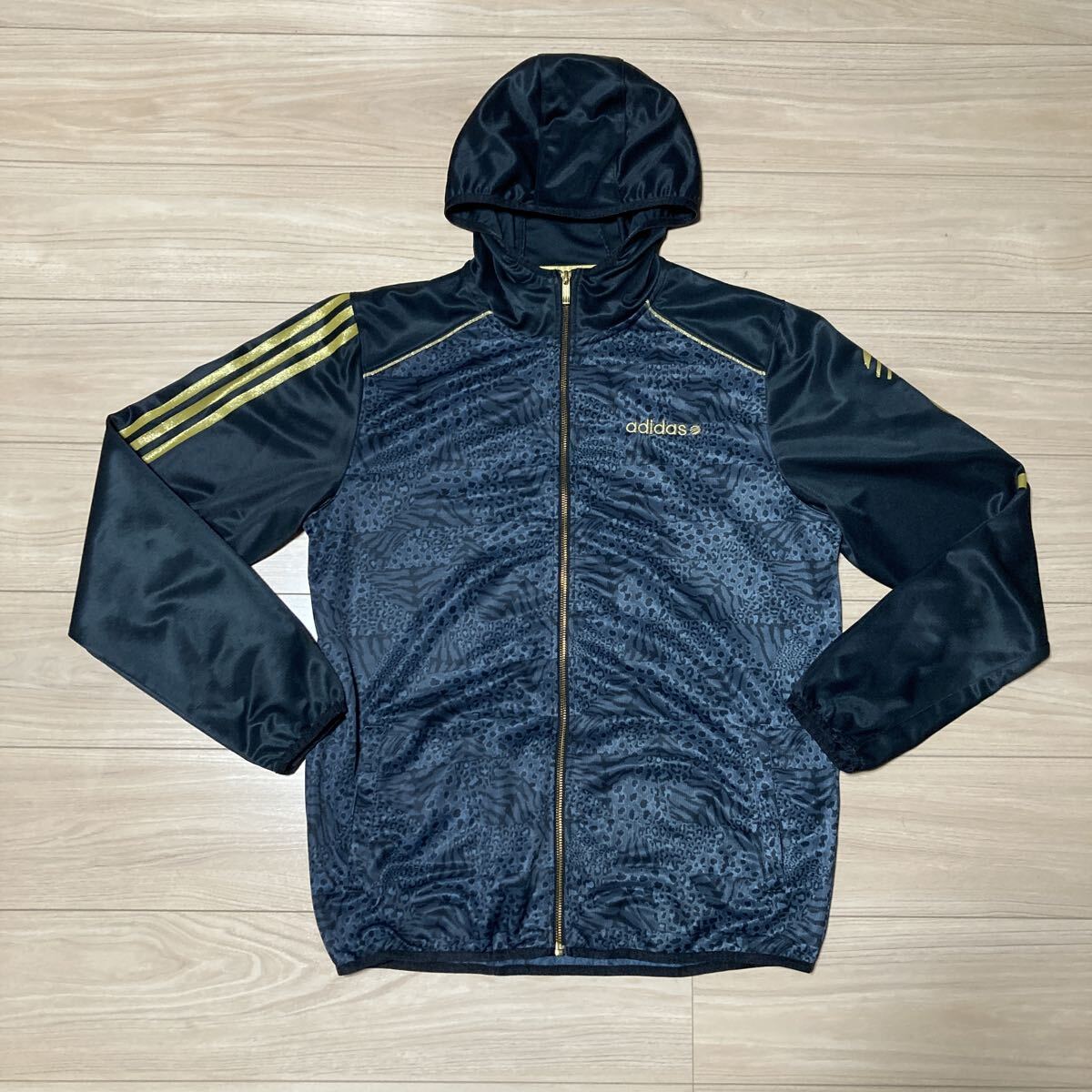 adidas NEO アディダスネオ ジップアップパーカー ナイロンパーカー Oサイズ 黒 金 豹柄拍卖