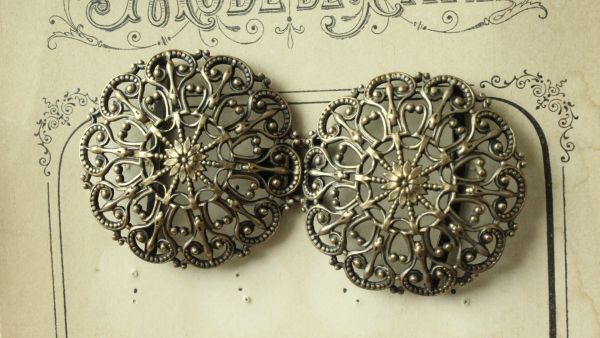 即決 透かし細工 クラスプ バックル 縦横4x8cm 厚12mm フランス輸入 ヴィンテージ 花柄 装飾パーツ拍卖