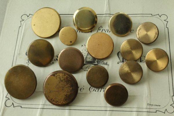 即決 メタルボタン 15個 φ15 ~ 27mm 金属ボタン 素材 リメイク パーツ フランス輸入 ヴィンテージ拍卖