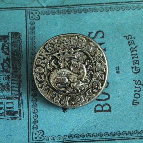 即決 ボタン 1個 φ30mm サラマンダー 紋章 シルバー色 フランソワ1世 ヴィンテージ フランス輸入拍卖