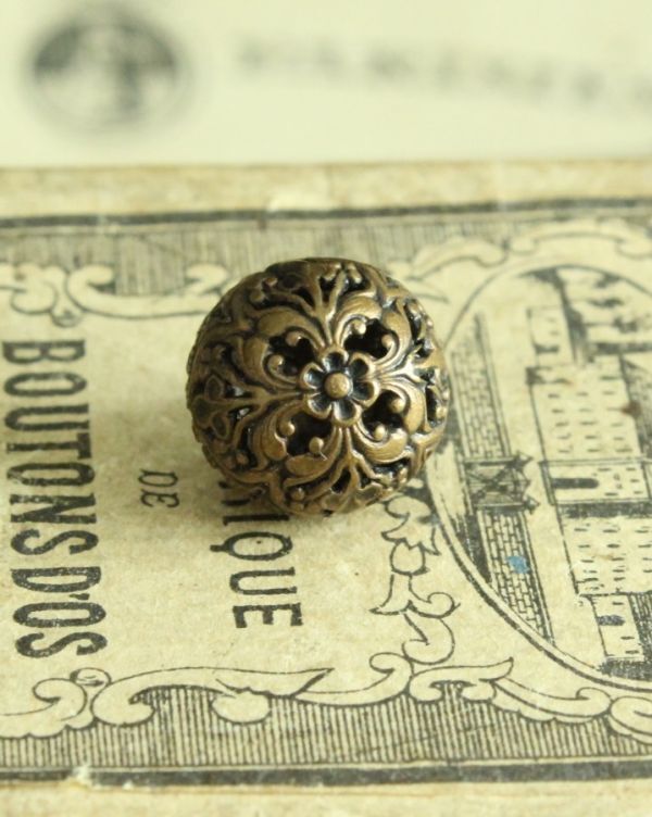 即決 透かし 丸メタルボタン 1個 φ12mm アクセサリー 素材 パーツ 材料 フランス輸入 ヴィンテージ拍卖