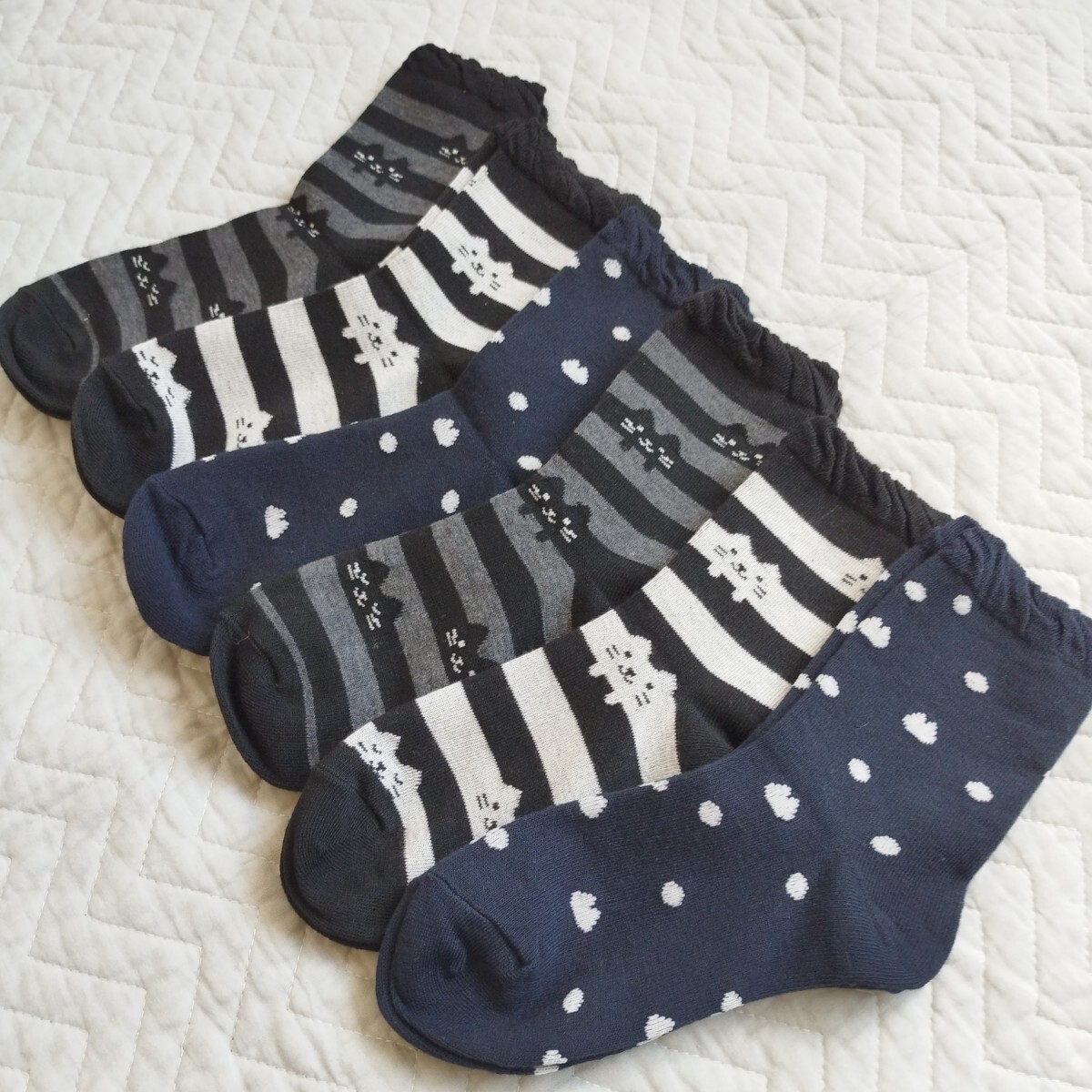 ラスト1 まとめ 6足 セット 可愛い ネコ 猫 ソックス 靴下 23 ~ 25 足口ゆったり モノトーン系 シック 3柄 匿名 送料無料拍卖
