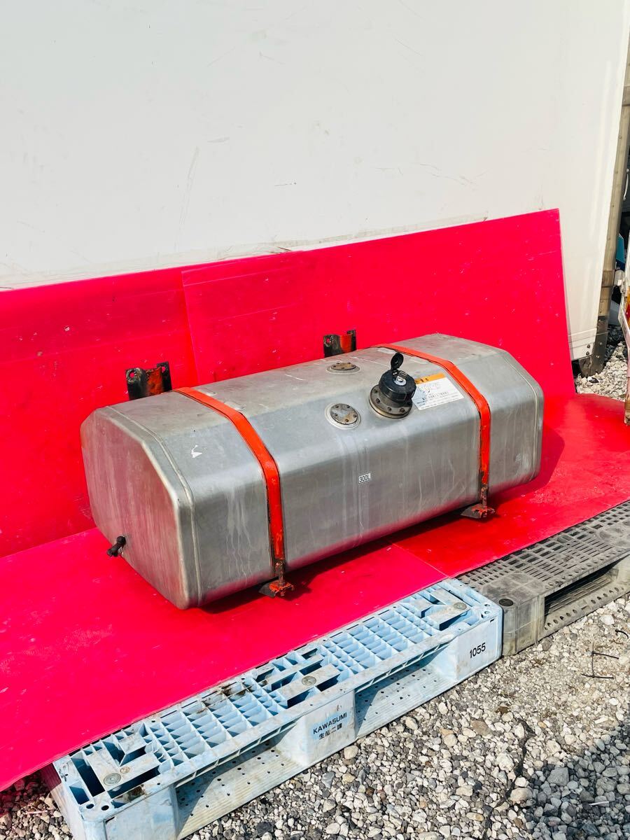 大型 中型 サブ 燃料タンク 燃料タンク 300L 300リットル ステー付き アルミ製 動作車から取外 Rei4279拍卖