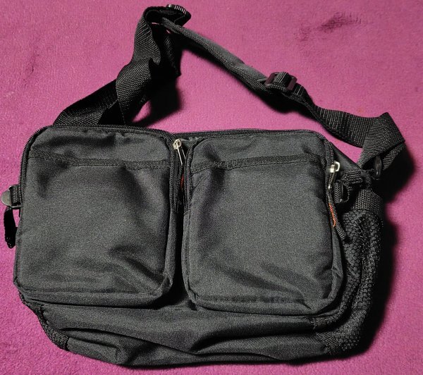 (0-1827) 小型黒色ショルダーバッグ(未使用)拍卖