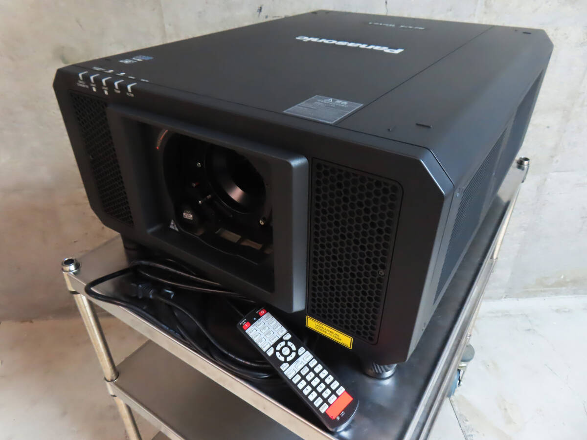 見学可能 7942時間使用 Panasonic パナソニック PT-RZ12K 3チップレーザー光源プロジェクター ブラック レンズ無し 管理7k0903C-K1拍卖