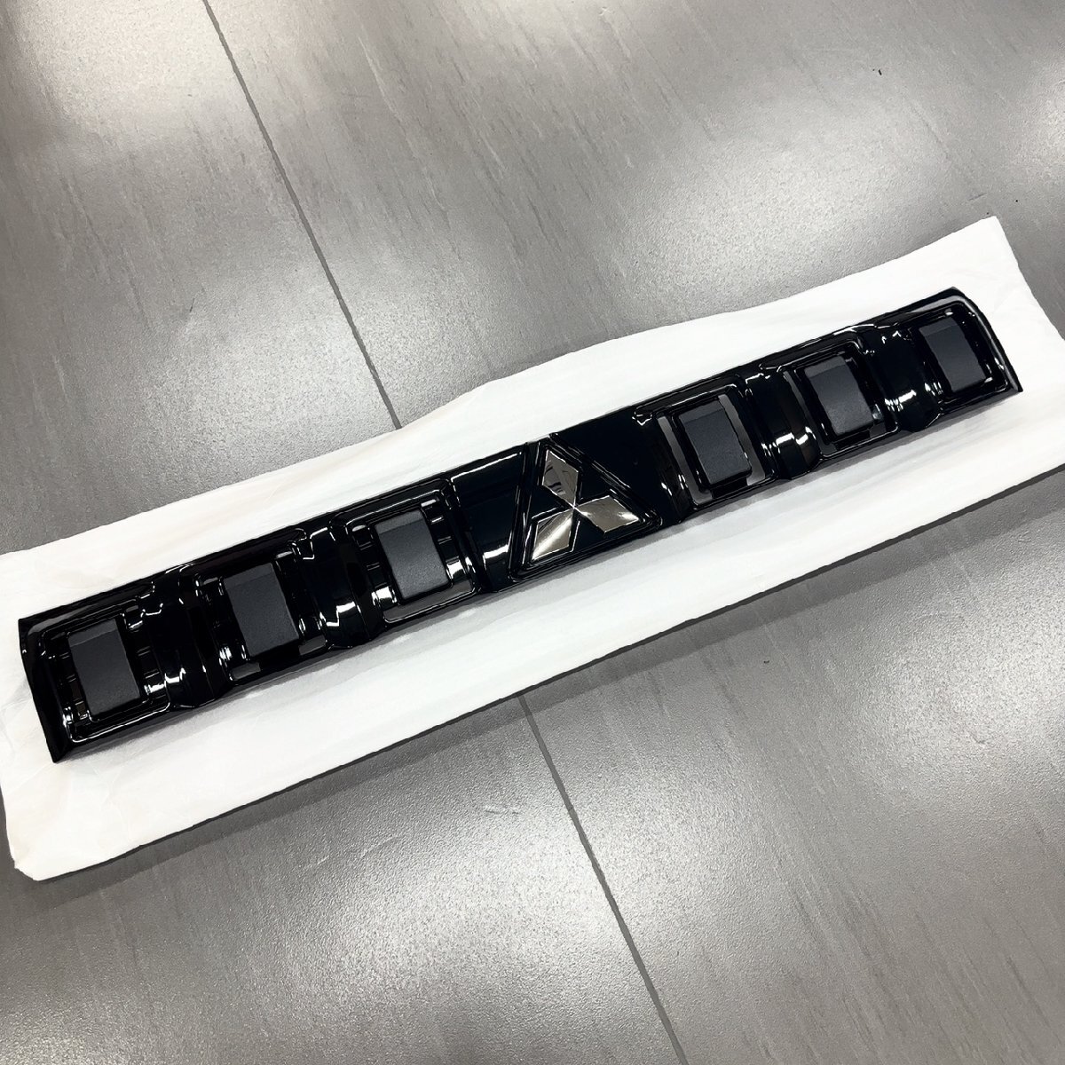 デリカミニ 三菱 フロントグリル MZ577061 ブラック拍卖