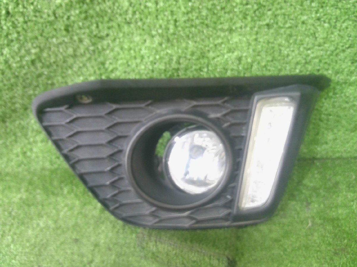 フィット DBA-GK3 GK4 GK5 GK6 左フォグランプ 13G L13B B593M 33950-TY0-003拍卖