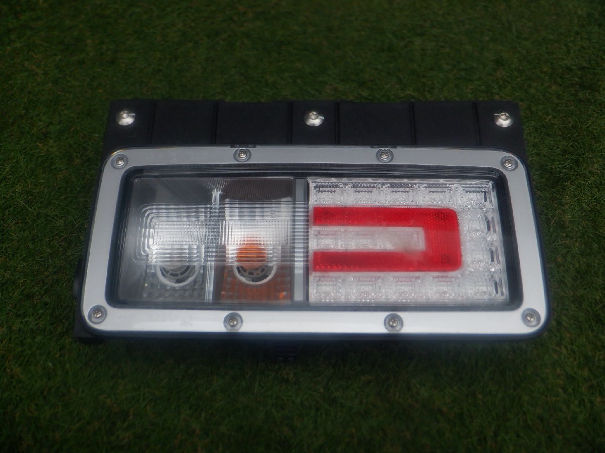 新車外し HINO 日野 純正 レンジャー プロフィア LED テールライト テールランプ 24V 左側 助手席 220-15281 m-25-9-120拍卖
