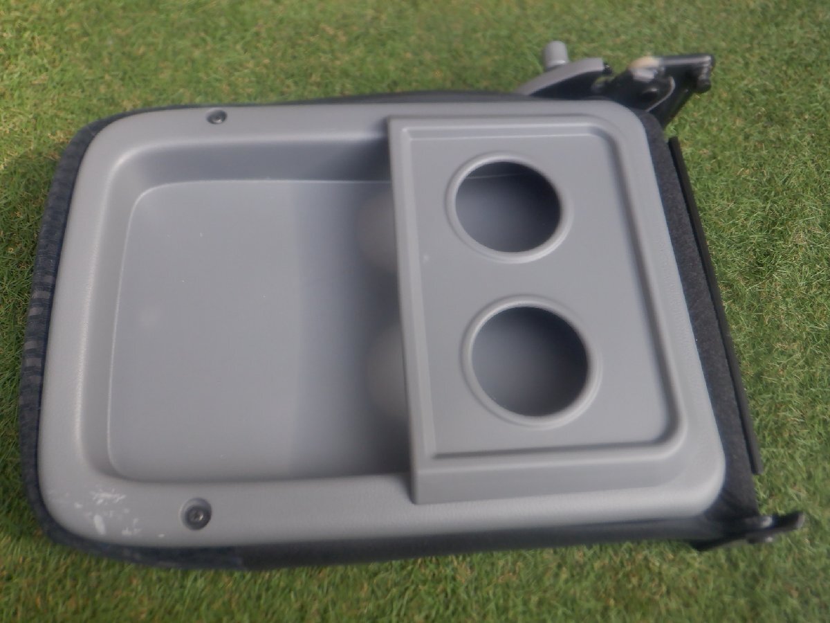 新車外し トヨタ純正 日野純正 HINO ダイナ トヨエース デュトロ ?? アームレスト センター コンソール ドリンクホルダー拍卖