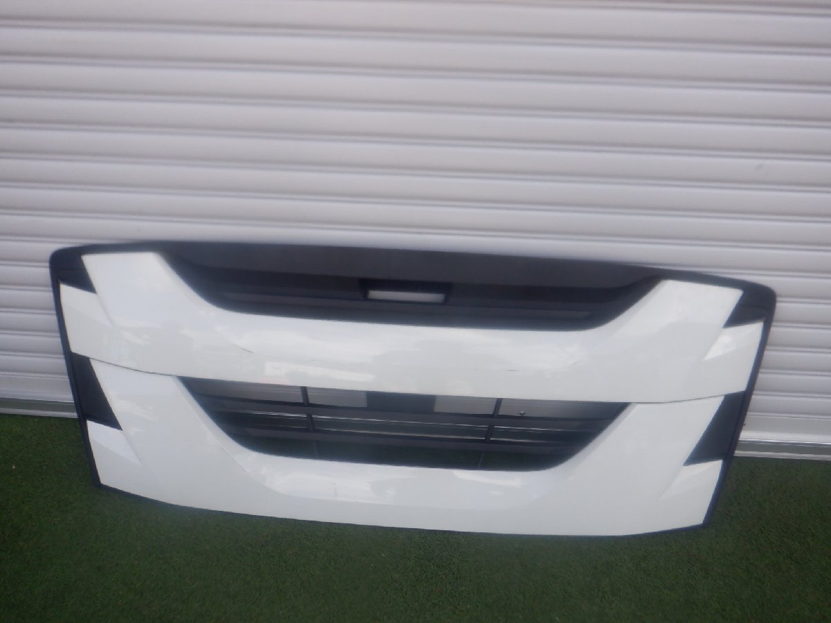 いすゞ純正 新型 GIGA ギガ フロントグリル ラジエーターグリル ホワイト m-25-9-443拍卖