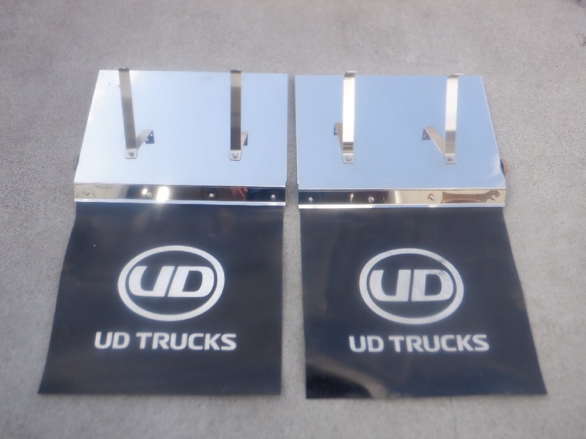 新車外し UDトラックス 純正 マッドガード 泥除け 左右 ステー ブラケット ブラック サイズ 幅 約61.5㎝ 全体長さ 約103㎝ m-25-9-462拍卖