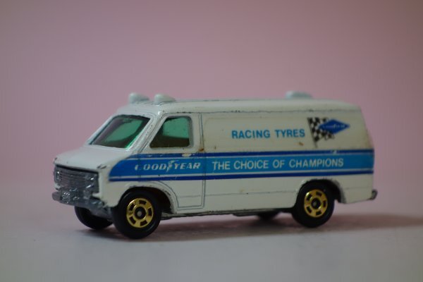 72636■トミカ F23-1-5 シボレーシェビーバン ギフトバラ 拍卖