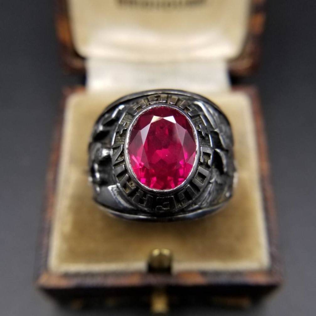 1982年 Herff Jones社製 米国 ヴィンテージ クラスリング Colerain High School カレッジシグネット 指輪 マゼンタ石 重厚感 Y24-S拍卖