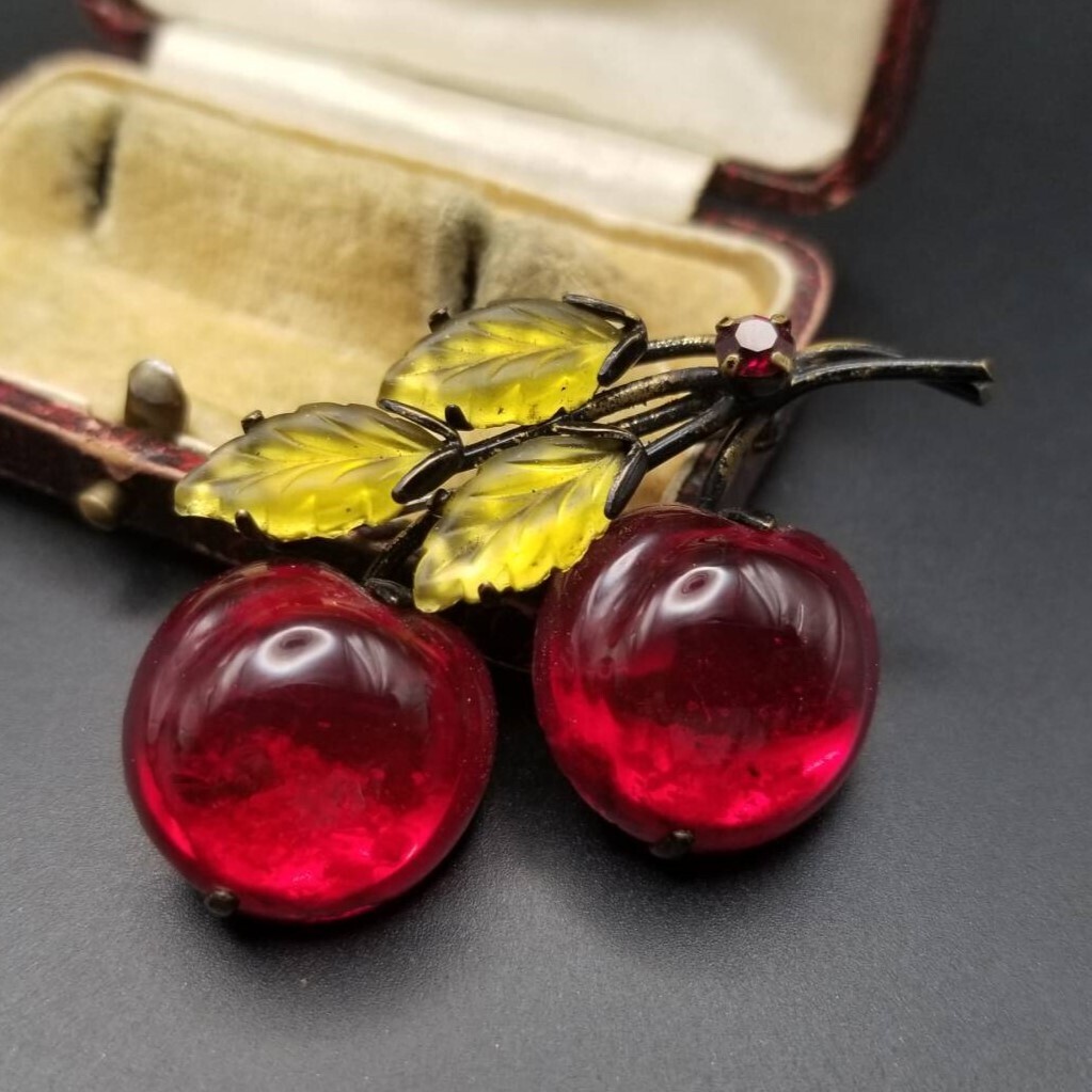 オーストリア ヴィンテージ 真っ赤なサクランボ カボション ガラス フルーツ ブローチ レトロ キュート 大ぶり 存在感 Y24-V拍卖